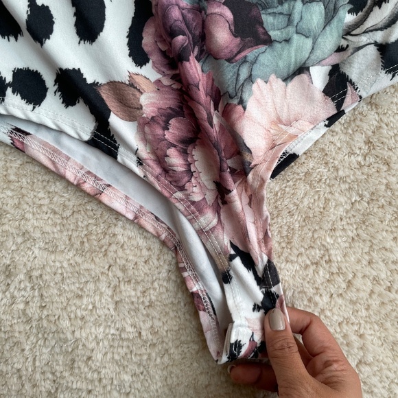 gaze Bodysuit Womens Size S White Floral Tank Top - Picture 3 of 6